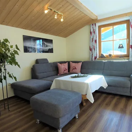 Troeber Lägenhet Grän