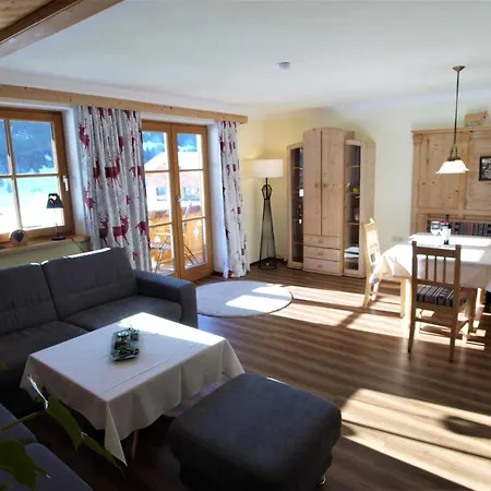 Troeber Apartment *