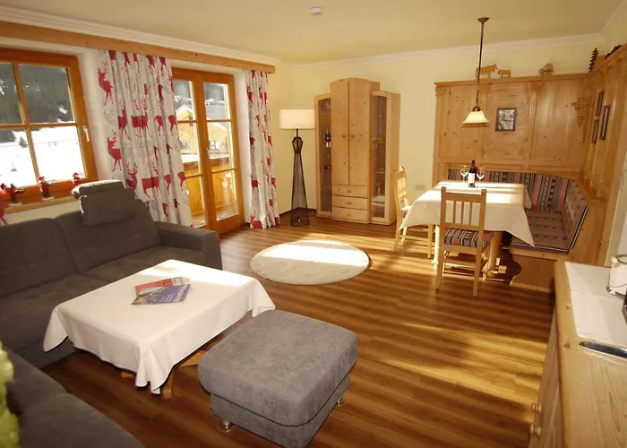 Troeber شقة Grän